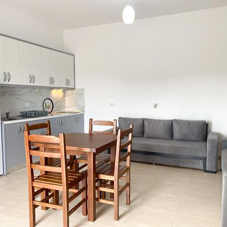 Family Apartments Himara Eksteriør bilde