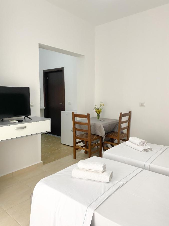 Family Apartments Himara Eksteriør bilde
