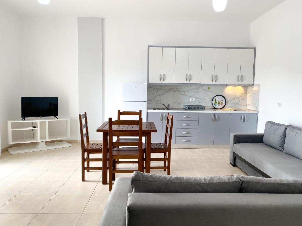 Family Apartments Himara Eksteriør bilde
