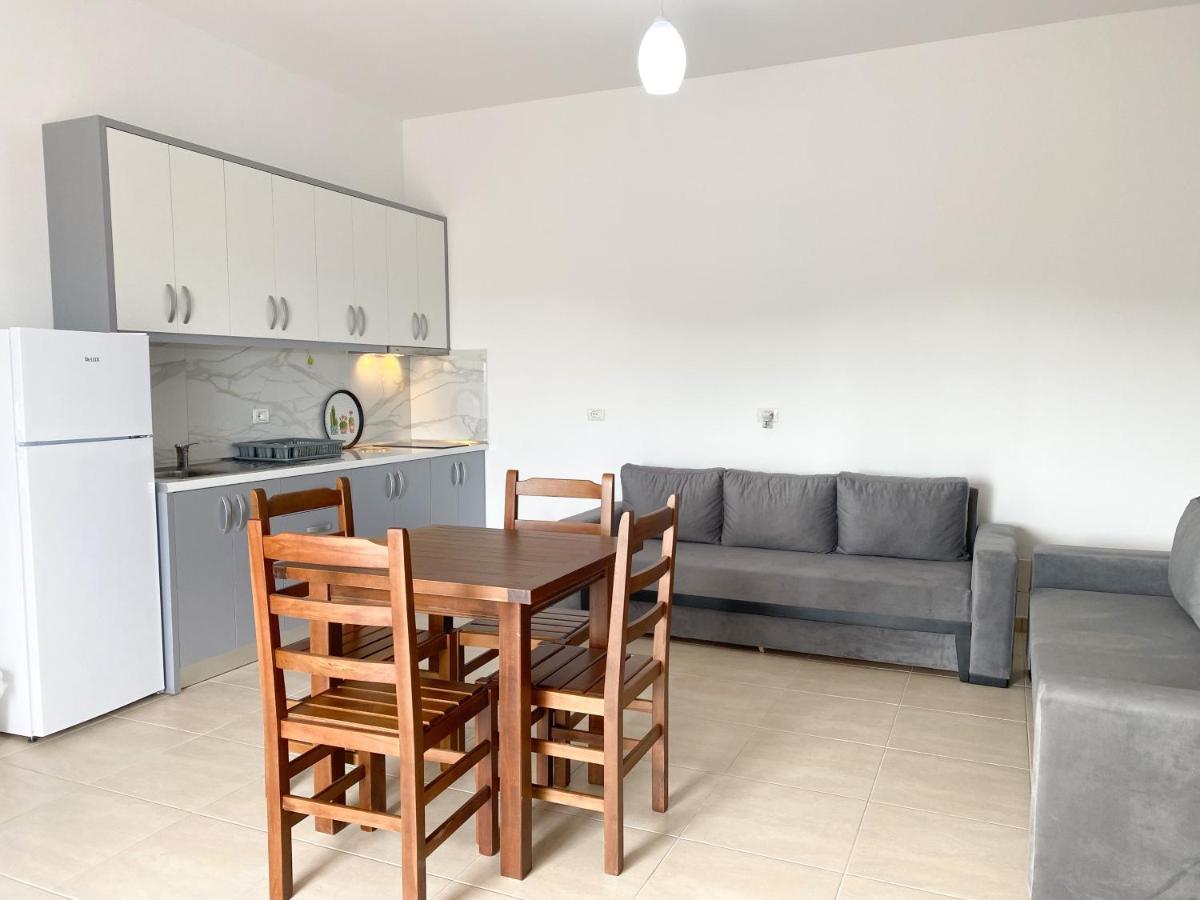 Family Apartments Himara Eksteriør bilde