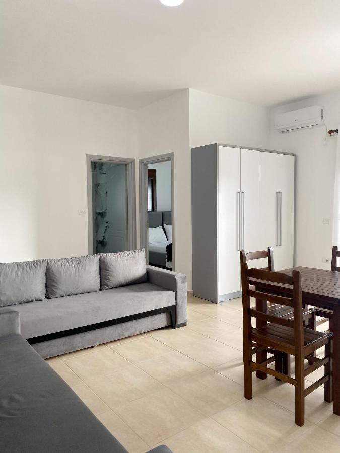 Family Apartments Himara Eksteriør bilde