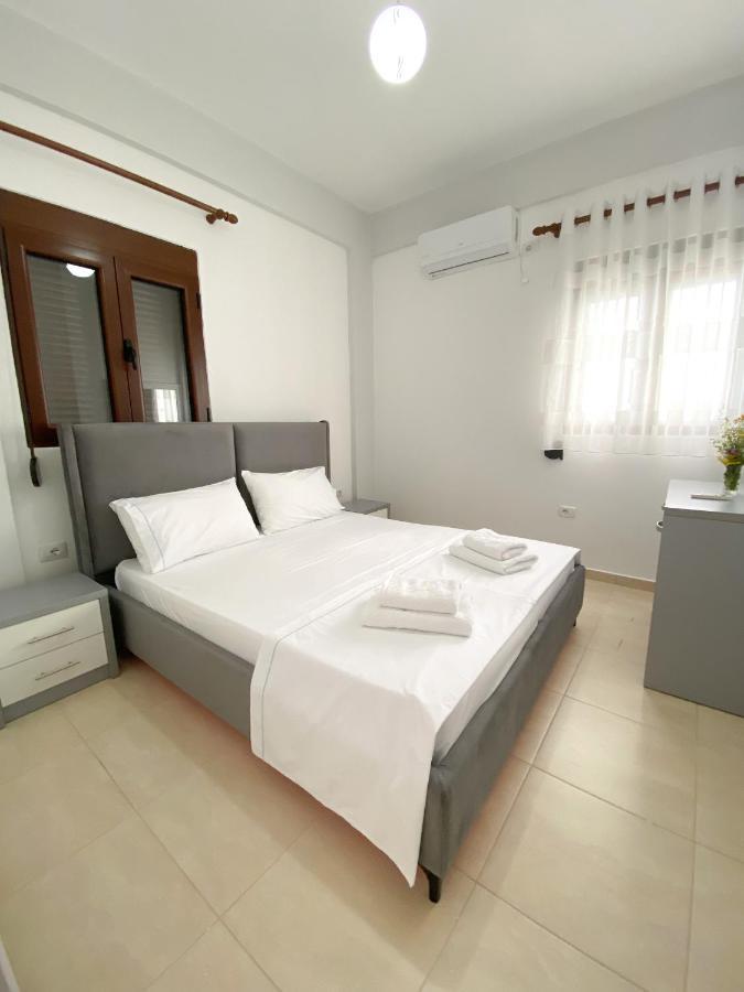 Family Apartments Himara Eksteriør bilde