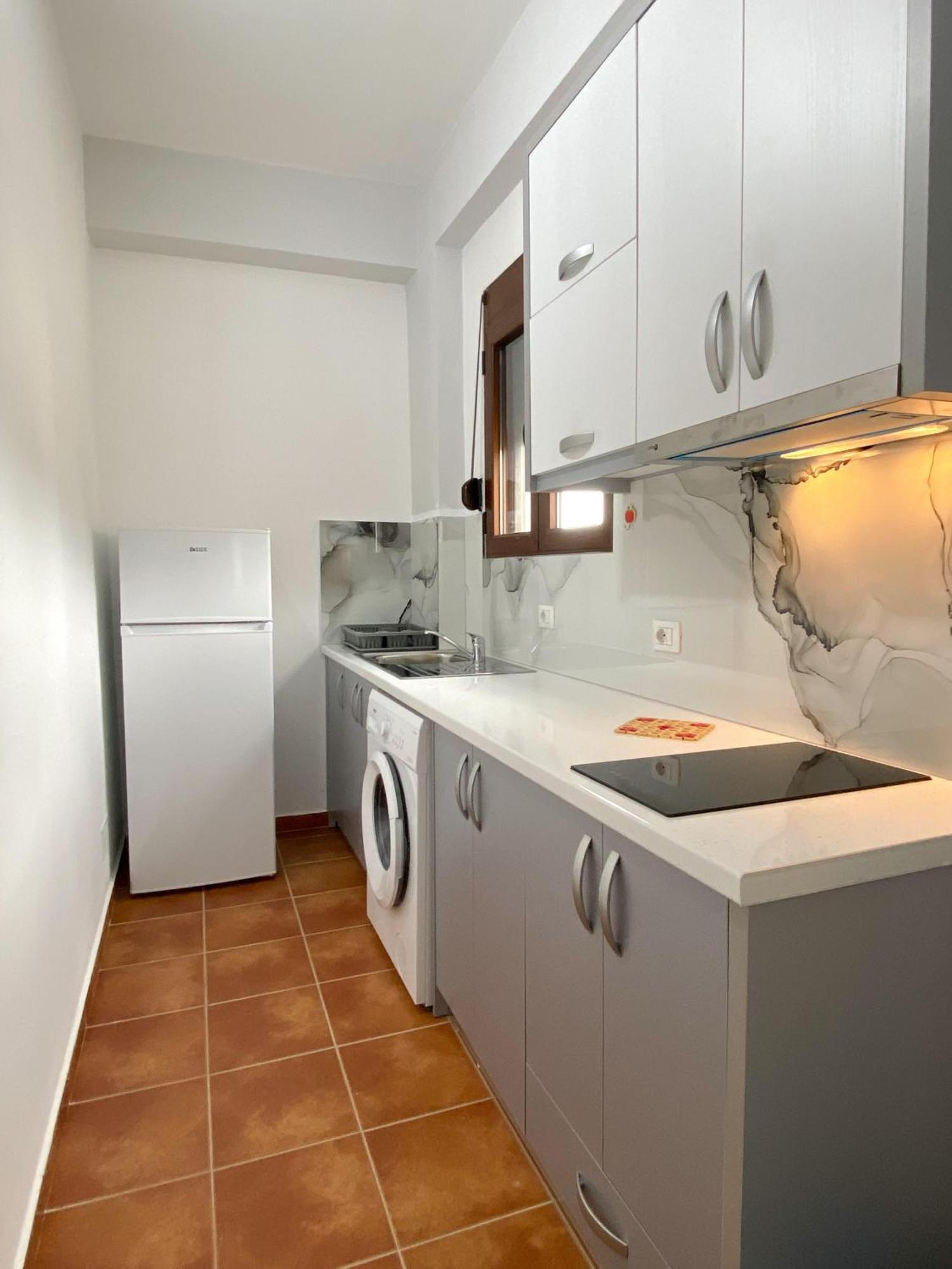 Family Apartments Himara Eksteriør bilde
