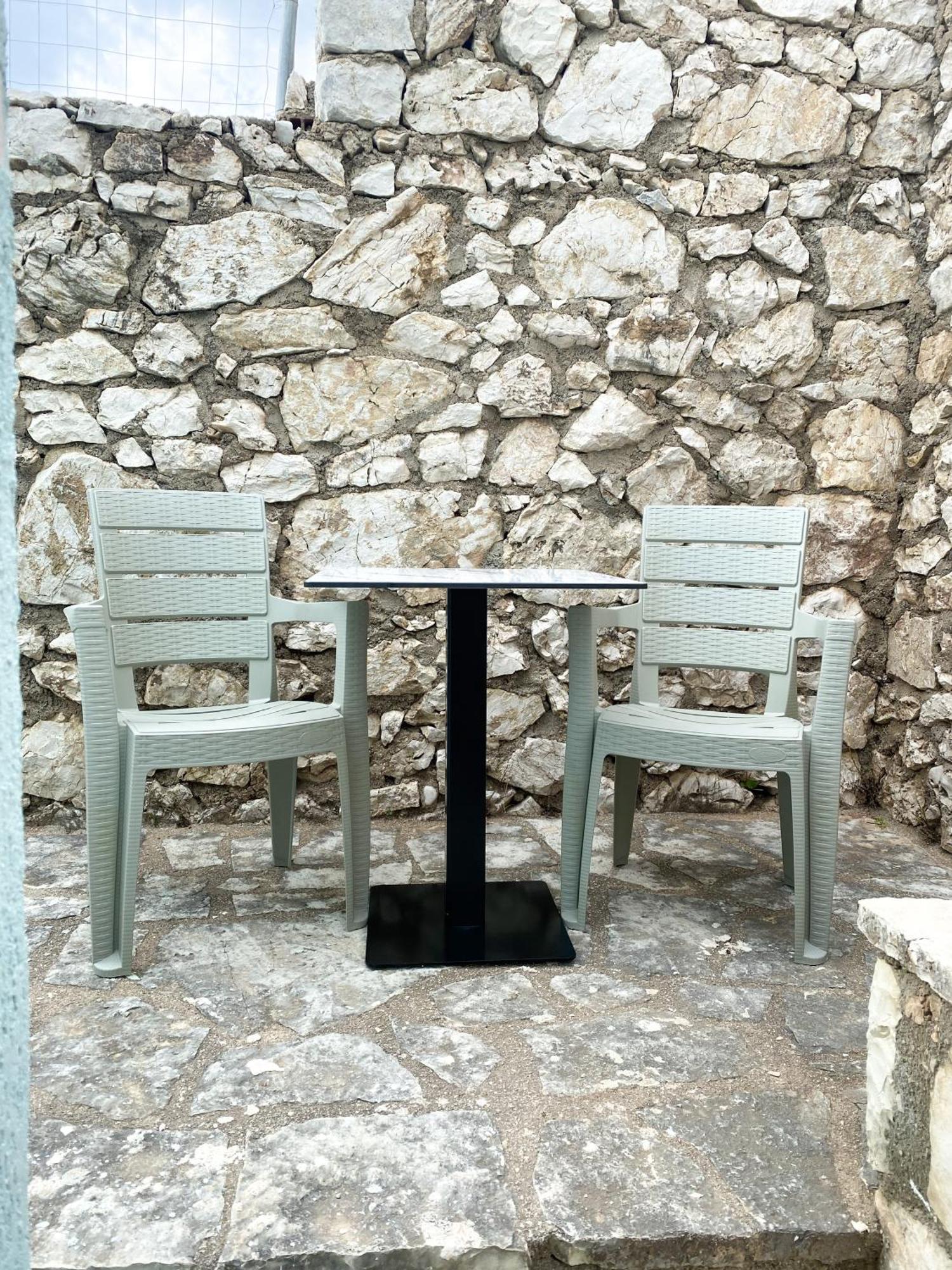 Family Apartments Himara Eksteriør bilde